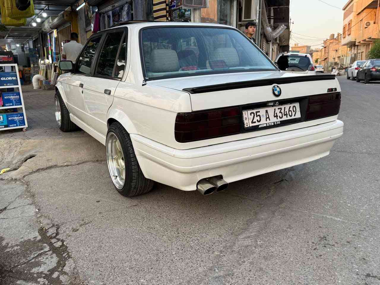 سلام عليكم BMW للبيع سيارة على وضع شركة كلشي عل بلاد  صدر جديد تايرات جديد كير محرك بشرط  كهربائيات كلة شغال موديل ١٩٨٩ تبريد ثلج بدون أي عيب حماوة نص ثابة سيارة باسمي شرط تحويل    سنوية جديد بطاقة بانزين موجود  عنوان كركوك *********** سعر ٦٠ ورقة وبي مجال كركوك, العراق

