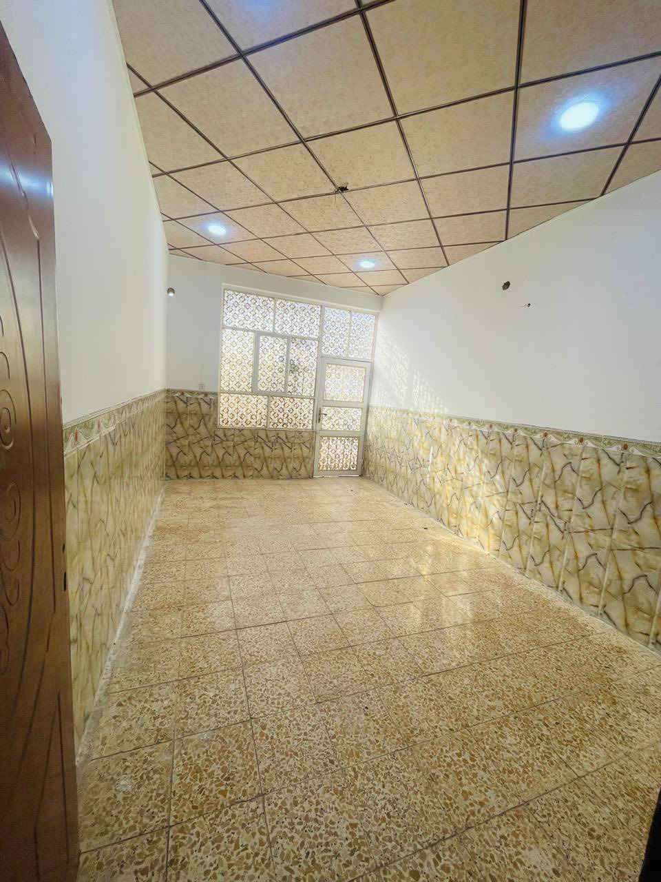 مكتب اكرم الحاتمي للعقار  ***********
==================================

دار  للبيع  المساحة  100 متر  طابو صرف الكوفة 

حي ميسان الشريط قطاع 79 قرب سايدين الشريط

==================================

   يحتوي ع / غرفة وصالة ومطبخ وأستقبال 

وصحيات داخلية وخارجية ومكشوفة وطارمة

       البناء طابوق والسقف صب كونكريت  

         البيت نضيف وفارغ غير مسكون 

           السعر  105 مليون  وبي مجال

للاستفسار الاتصال بالرقم  *********** وات سآب 

او مراجعة المكتب/ عنوان المكتب النجف الكوفة 
  
   حي ميسان شارع الكيات مقابل اسواق حليم
