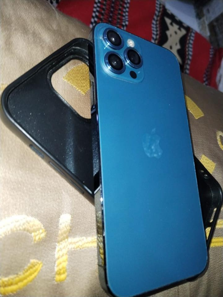 السلام عليكم شباب ايفون 12برو ماكس ثاكره 256بطاريه 94بطاريه مبدله ول بصمه وج متشتغل ول فلاش ملاحضه تصلح بس اني ممصلح ضروف الجهاز رايده به 450وبيه مجال او مراوس شعدك نزل التره ايباد فون تواصل وتساب ***********
