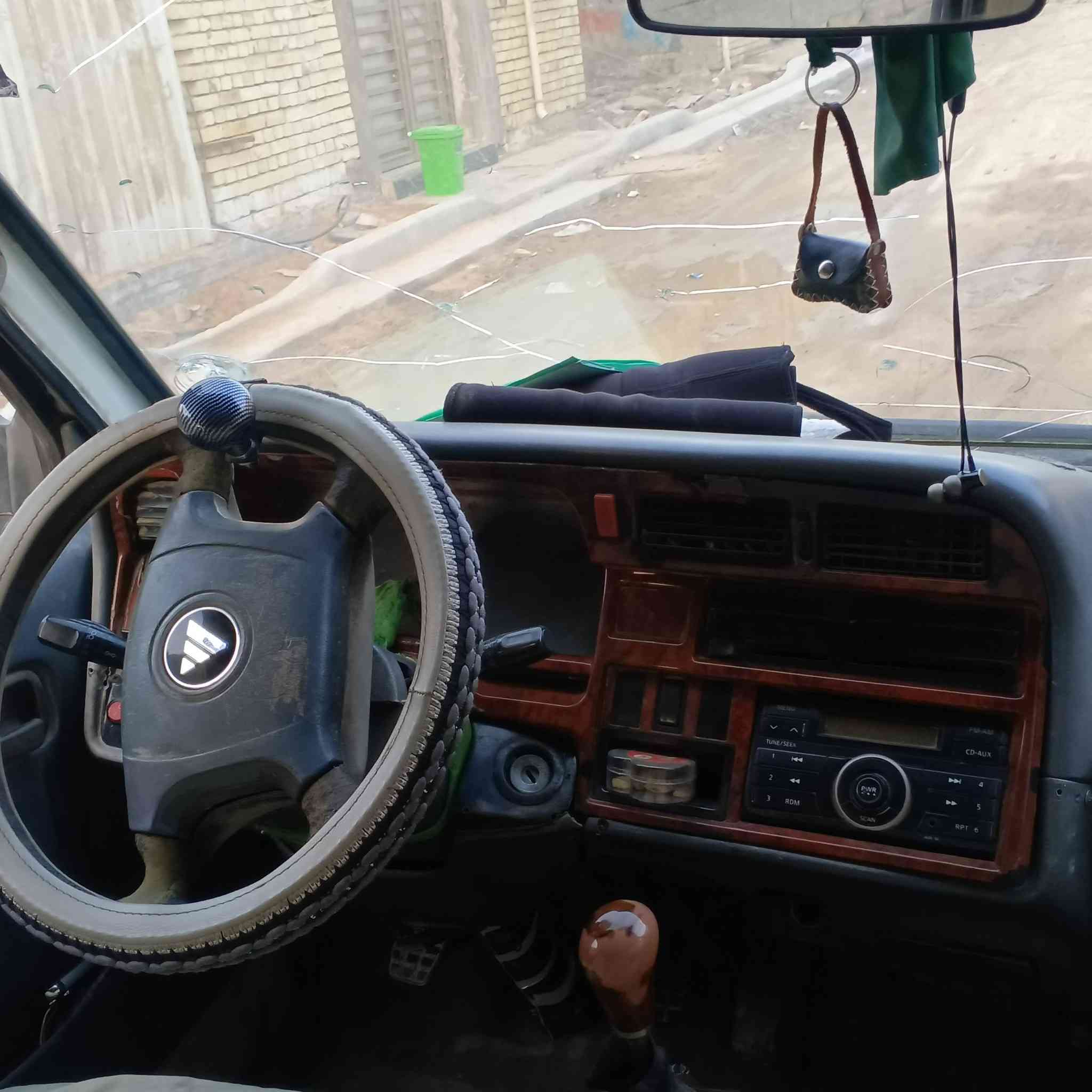 يالله البيع
سيارة جنبي h1 موديع  10 سيارة نضيفة وحلوة 

مكينة وكير وكسل كفالة 

كهربائيات شغالة 

مال شغل كبل نزل بيهة لشارع 

سعر 45وبيهة مجال بسيط حك لجية 

***********
