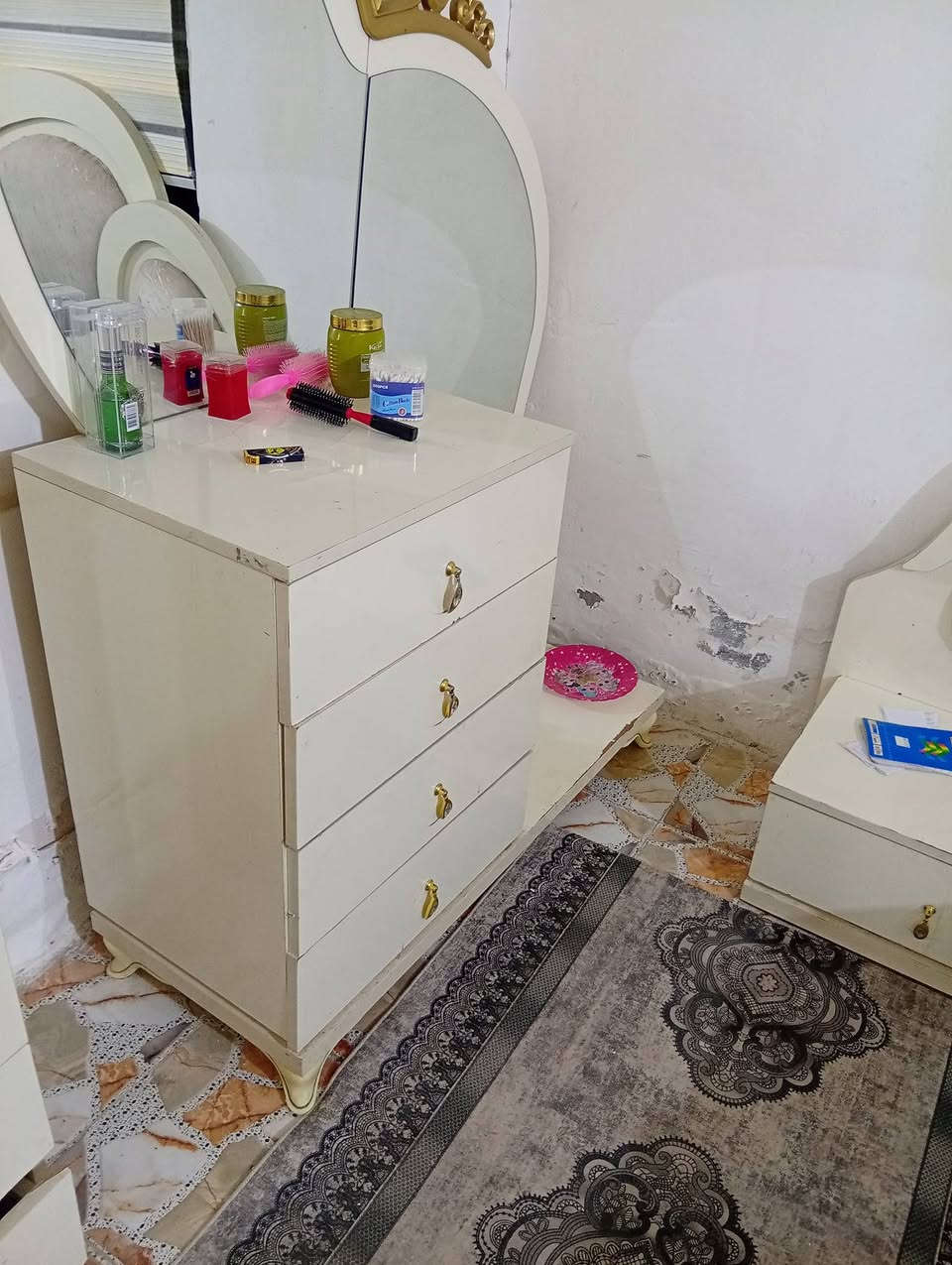 غرفه نوم تركيه 6قطع للبيع 
*********** المكان بابل حله حي العسكري
