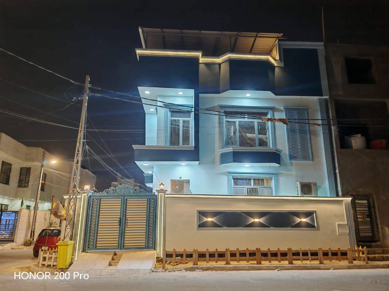 سلام عليكم يوجد بيت ياسين خريبط زون الثالث 
مساحه 100ركن مربع ع3شوارع 
1طابق الاول طابوك 🏦🏦
2غرفه عدد4×4
3استقبال  4×4
4صحيات 2×2
5 صاله5×3
6مطبخ 3×3
طابق الثاني فرمستون  🏦؟؟ 
1درج داري 
2غرف عدد 3  
3صحيات 2×2
4صاله 5×3
5 مغسله خارجيه 

طابق 3🏦🏦
1غرفه 4×4
2بيتونه 
3كراج 3×5
6حديقه 4×1
7صحيات خارجيه
وتساب فقط ***********
خط فقط ***********
ملاحضه السعر خاص
