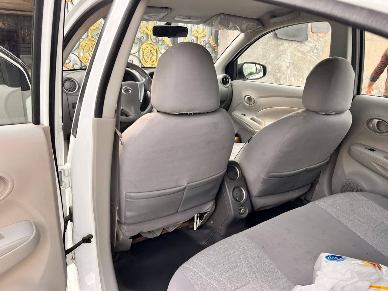 السلام عليكم 
نيسان صني مصري للبيع 2025
فول مواصفات ماشية 50الف 
سيارة كفالة عامة من الدعامية لل دعامية 
تدفئ التبريد قطعتين تخم تاير ارضية السيارة جلد +دوشمة الكشنات ٤سلندر 
مداور ثاني يوم السيارة بأسمي 

السعر 130 وبيها مجال 
السكن حلة شارع ستين 

للاستفسار على الرقم 
***********
