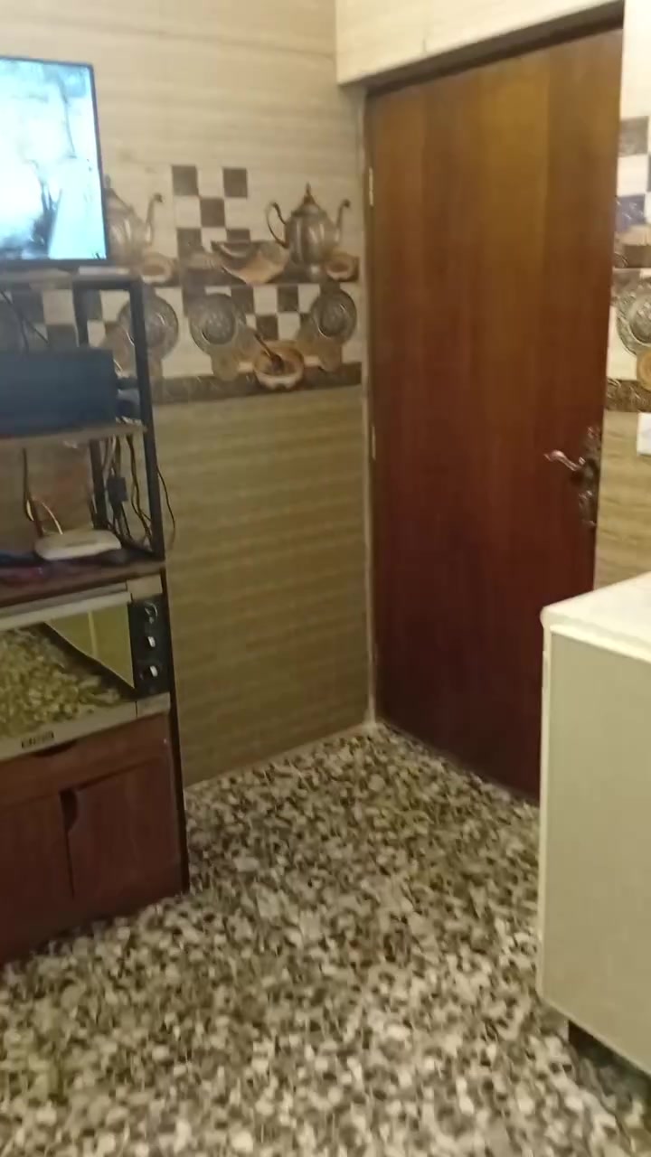 السلام عليكم بيت 100متر زراعي سند 25 للبيع المنطقه بيها خدمات ماء مجاري كهرباء طابقين يحتوي ع غرفتين نوم السعر 125العنوان الدوره المخابرات محله 848 خلف اسواق مرحبا للاستفسار ***********
