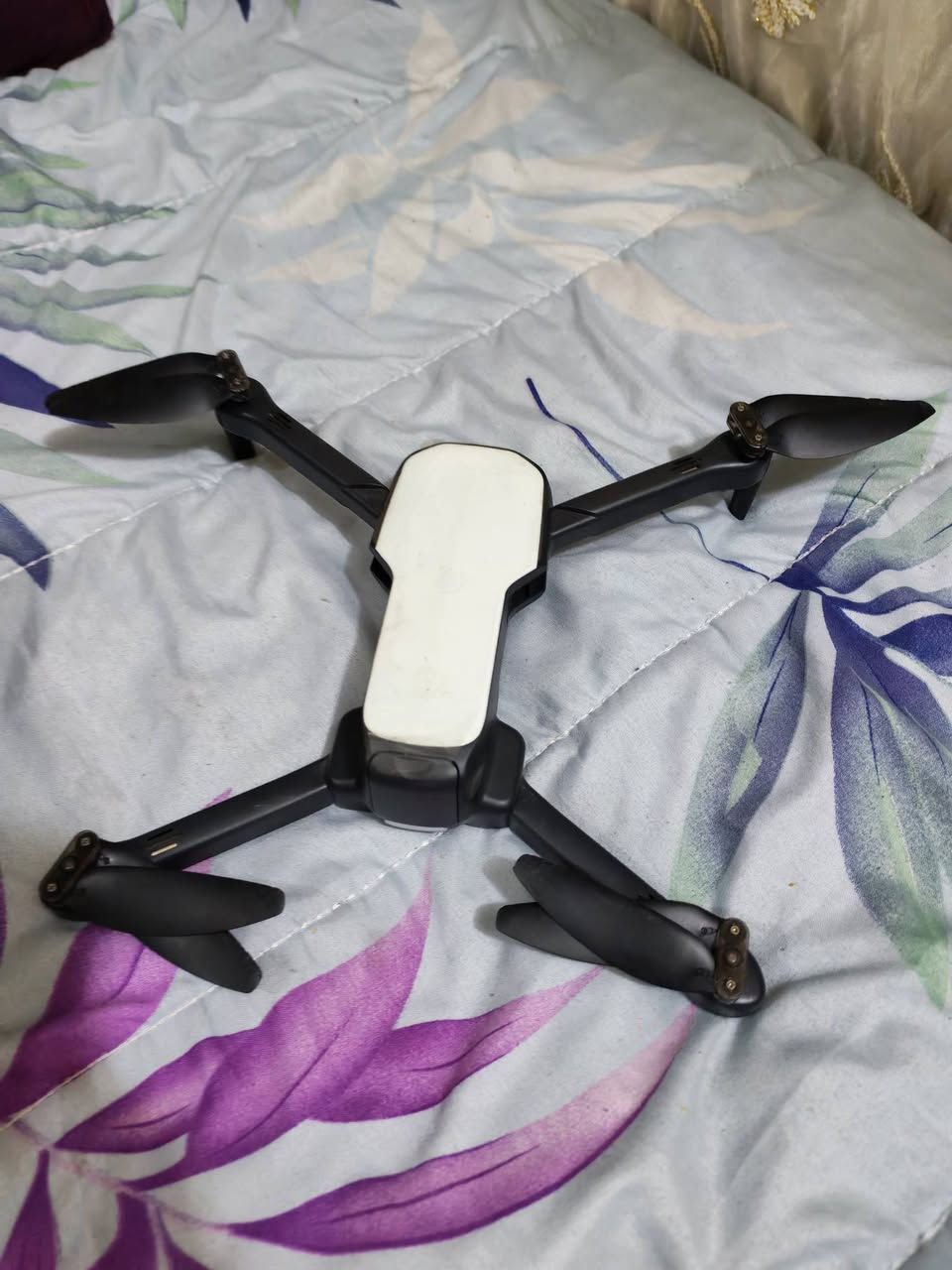 ماركهhs  درون للبيع مع كامل ملحقات جديدة ريش اضافيات بطاريتين وشاحنه  جنطه كامله مكمله  للبيع مكاني بغداد الحسينيه  ***********
