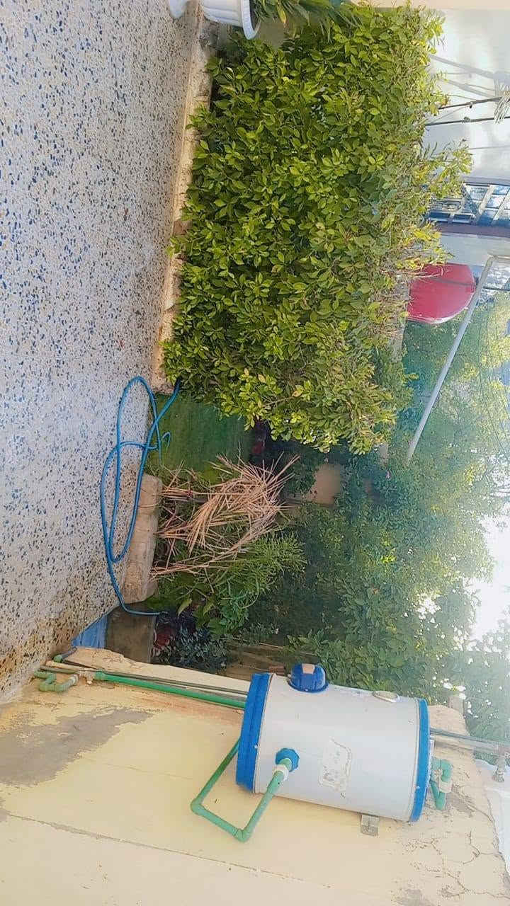 سلام عليكم بيت للبيع مساحة 250م طابو سند 25 في المفرق خليل الصالح اتصال على رقم ***********
