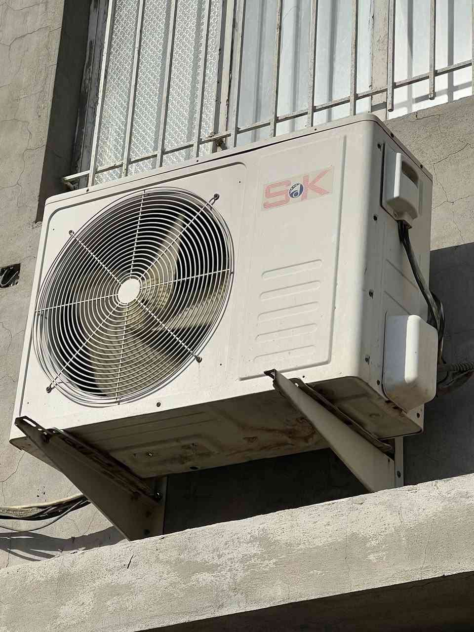 للبيع 
سبلت SK 
طنين
شغال ع الفحص
اي خلل مابي
بارد فقط
منصوب وكامل تجي تشغل وتفحص تفتح الجهاز وتاخذه
السعر / 400 
المنطقة / بغداد نفق الشرطة
للاتصال / ***********
