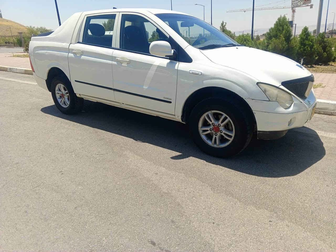 سانگ يؤنگ
مۆدئلی ٢٠١١
سەیارەکە بئ بۆیاخە بئ لئدراوە 
زۆر جوان ماوەتەوە
دەبل ئەکسل
بەشەرتی گئرومەکینە
نمونەیە لە جوانیا
تەنها سەنەوی بەسەر چوە
***********
