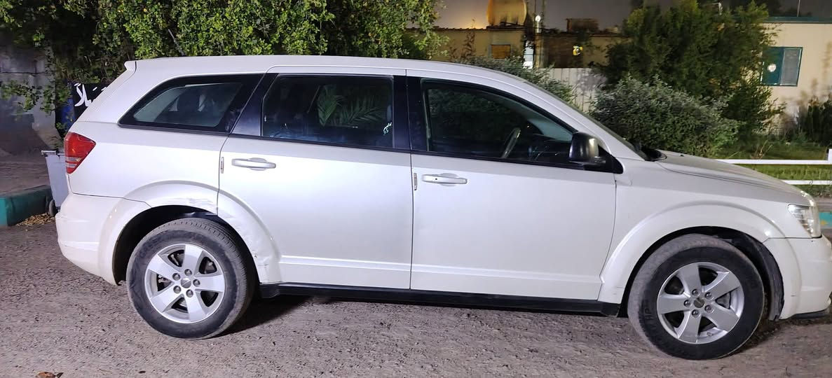 جورني موديل 2013ممبدل بيها اي شي تخم تاير سيارة ناعمه ومرتبه محرك2400 مكاني بغداد عجبتك تكدر تتصل ع رقمي ***********
