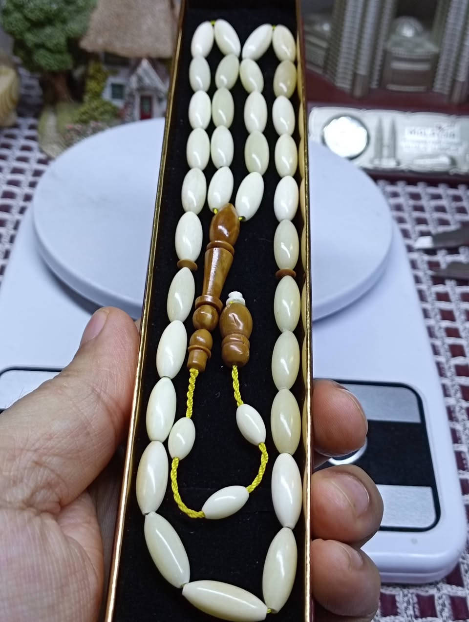 السلام عليكم 
مسباح عظم جمل مع تطعيم نارجيل جراخة اسطه قطعه كفيه محمول يومي كصه بلوطي بالحقيقه اجمل من الصور 
الوزن 25 غم القياس 7 / 16 العدد 16 خرزه
السعر 30 الف شامل أجور التوصيل والسعر قطعي لطفاااااآ


**إذا كنت صاحب هذا الإعلان وتريد حذفه لأي سبب، رجاءا أرسل رسالة إلى الدعم الفني**