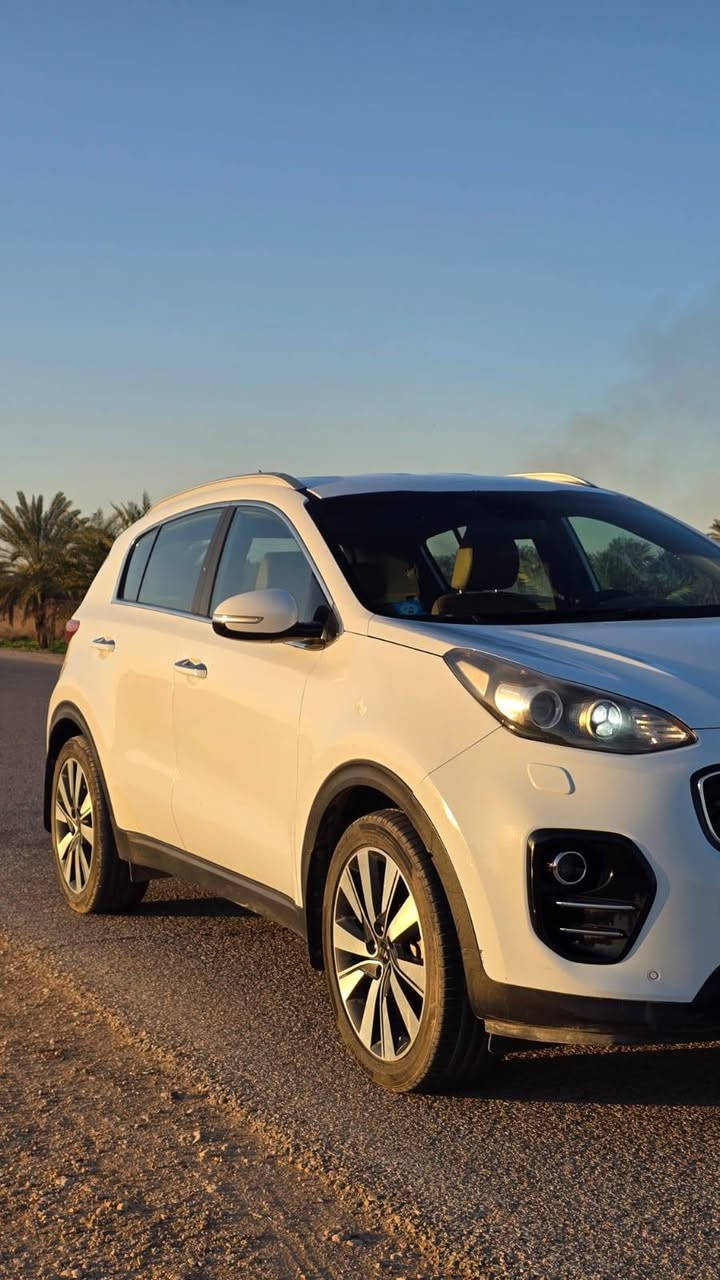 سلام عليكم
سبورتج ٢٠١٨ خليجي 
محرك ٢٠٠٠ دوش 
دواخل جلد و مخمل 
حساس امامي خلفي 
كامره خلفيه 
كرسي سائق نفخ 
مري شفط 
لايت زنون 
مكفوله من الصبغ 
فقط بارد بل جنطه و جاملغ امامي الايمن 
سعر ١٧٥ ورقه 
تواصل ***********
