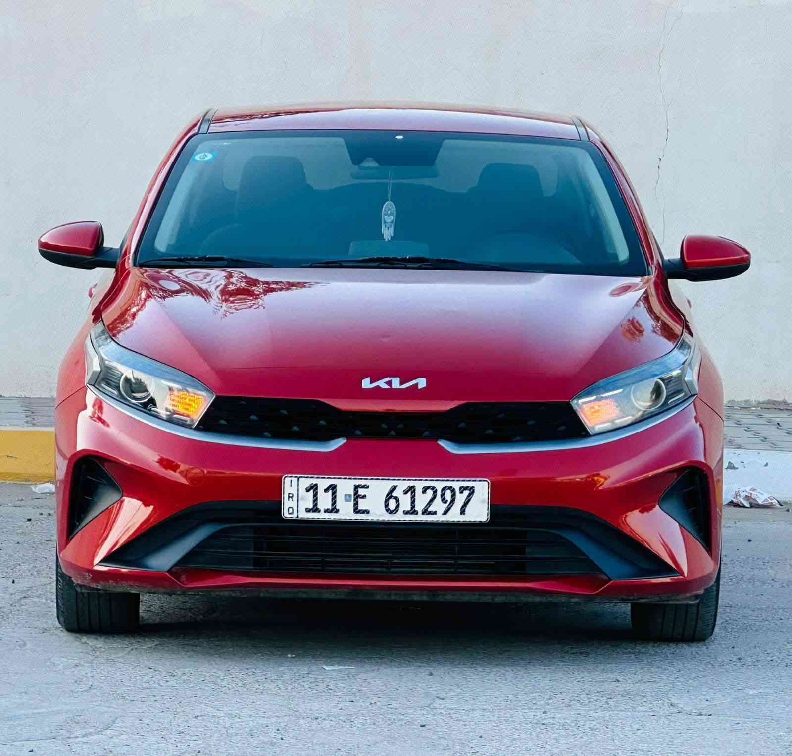 السلام عليكم كيا فورتي موديل  2023  رقم بغداد حره بسمي تحويل نفس اليوم مواصفات نص فول LX لون مشمشي مميز محرك دوش المرغوب حجم الفين حادث السيارة كما موضح سطحي بدون دواخل بدون لغد بشرط  ايرباك راجع اصلي شركه  بنيد  امبدل اصلي نفس اللون  والدعاميه اصليه نفس اللون  يعني السياره بدون قطرة صبغ مكفوله كفاله عامه من الصبغ وين ميعجبك افحص   العنوان بغداد شالجيه لمعرفة السعر  الاتصال  على الرقم 
***********
