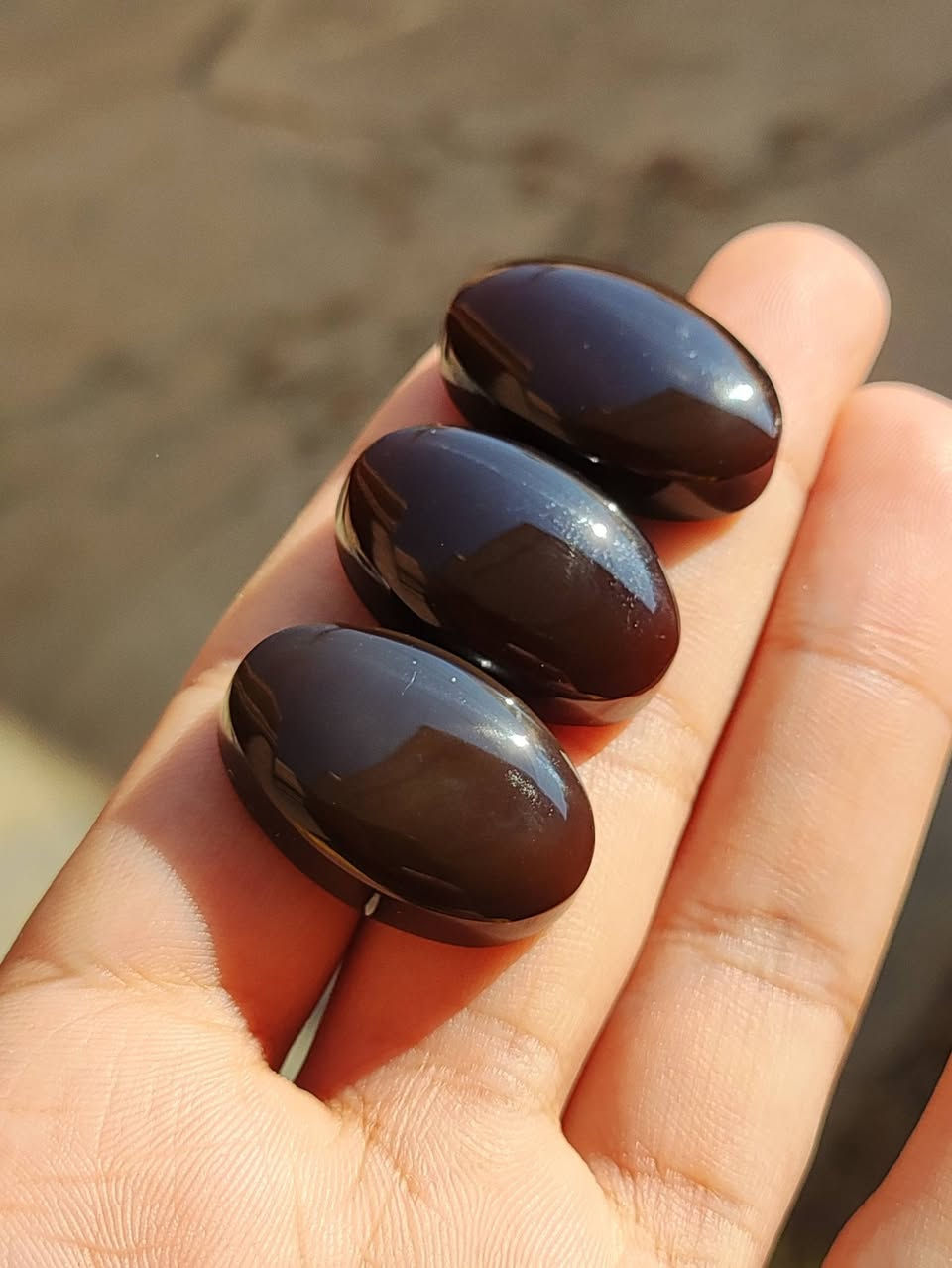 تحف من العقيق اليماني شفه العبد الانسي
سعر القطعه 300$ 
حجم القطعه 3 سانتيم
***********
