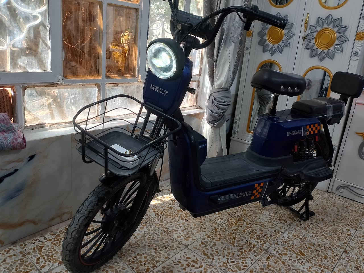 السَلٱمٌ عـَلـْيگمّ دراجة الريان للبيع حجم20  5بطاريات وشاحنة اصليه ام الشاشةرقمي
جانت 4ايام واشحن وباخر بردة وحدة.من بطاريات تعبت مفحوصة يحتاج تبديل وحدث
للبيع 225 مكاني نجف حرية
تواصل خاص +واتساب
***********
