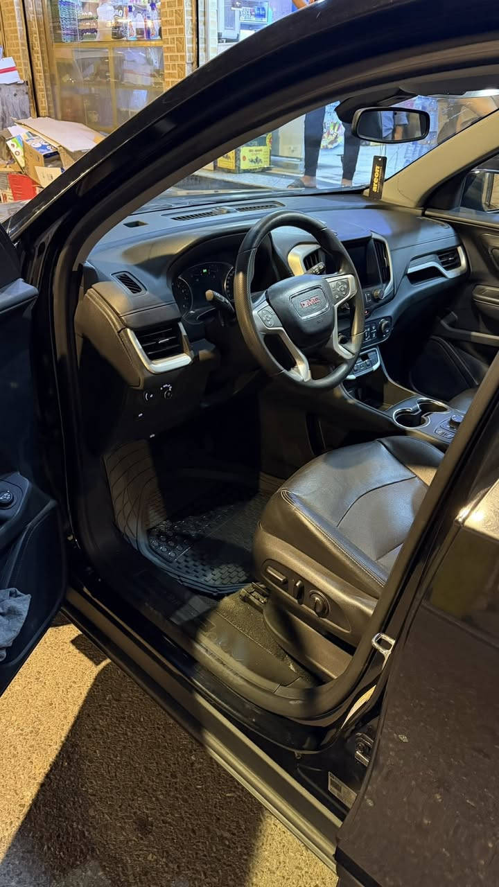 السلام عليكم 
GMC TERRAIN 2023
جمسي تيران ٢٠٢٣ وارد امريكي 
الحادث قطعتين (بنيد+ جاملغ )
مواصفات دنلي 
السيارة رقم بصرة حرة باسمي (تحويل ثاني يوم)
.فتحة بانوراما طكتين
.كشنات تدفئة
.نقط عمياء+اشاير مري
.تحديد مسار 
.رادارات امامي وجوانب
.حساسات خلفية
.صندوق كهرباء (طكتين)
.تشغيل عن بعد
.لدات امامية وخلفية 
.كشنات جلد 
.حجم المكينة ١٥٠٠تيربو اقتصادية ونشطة 
.جامات نزول اوتو
.ماشية 50الف كيلو مو ميل
.بانزين محسن+ دهن امزويل كلة وكالة او كارت تبديل
السيارة نضيفة ومال جناي 
للبيع او مراوس حسب القناعة 
صور الحادث مقفولة افحص وين متريد 
السعر 178ورقة وبيها مجال عنواني بصرة 
***********
***********
