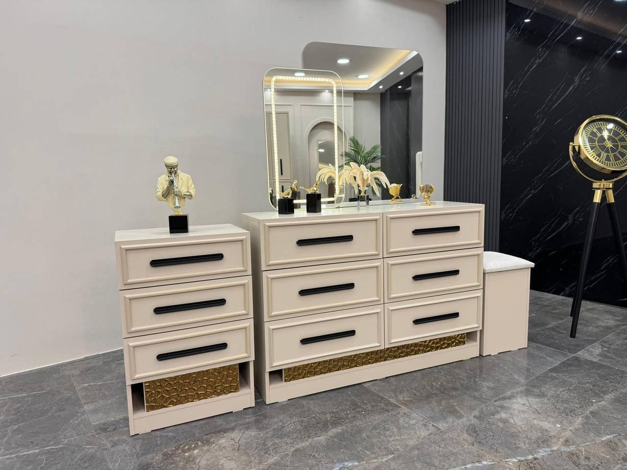 *موديل    حنين       المودرن*

*10 قطع*

*1- ضهر بلوك*

*2- برغي وچوي حديد*
  
*سرير مخزن جك*

*5- شغل درجه اولى*

الشد والنقل داخل بغداد مجاني 
***********وتساب 
***********وتساب 

حجز وستفسار 
مرسلت صفحه
