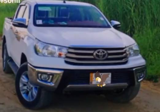 السلام عليكم 

بيكم فورويل للبيع 
موديل 2016

السيارة مكفولة كفالة عامه

الرقم بغداد.  السعر 255 

مكان السيارة ديالى بعقوبة 

الرقم للاستفسار ***********
