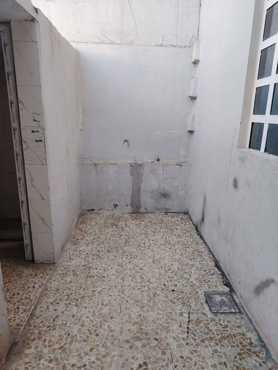 دار للايجار 👉👉 مساحه 110 متر
حي الانتصار شارع 60خلف المركز الصحي ثالث فرع

يتكون من غرفة نوم 💤 وهول وستقبال ومطبخ وصحيات وبيتونه فول شارع تبليط جديد مدارس قريبه عليه 

بدل الايجار 250 الف

 للاستفسار الاتصال ع الارقام التاليه 

***********☎️ وتساب ابوحيدر 

***********☎️ وتساب ابو مصطفى
