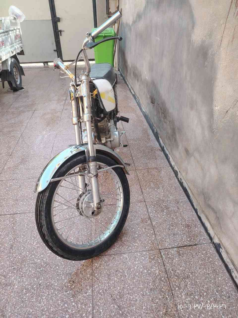 السلام عليكم دراجة للبيع مديل 19 السعر 200 بيها مجال قليل ***********
