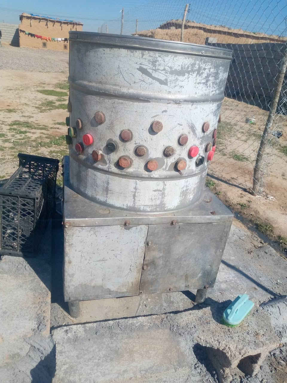 السلام عليكم هلاسه دجاج كهربائيه للبيع شرط *********** 
***********
