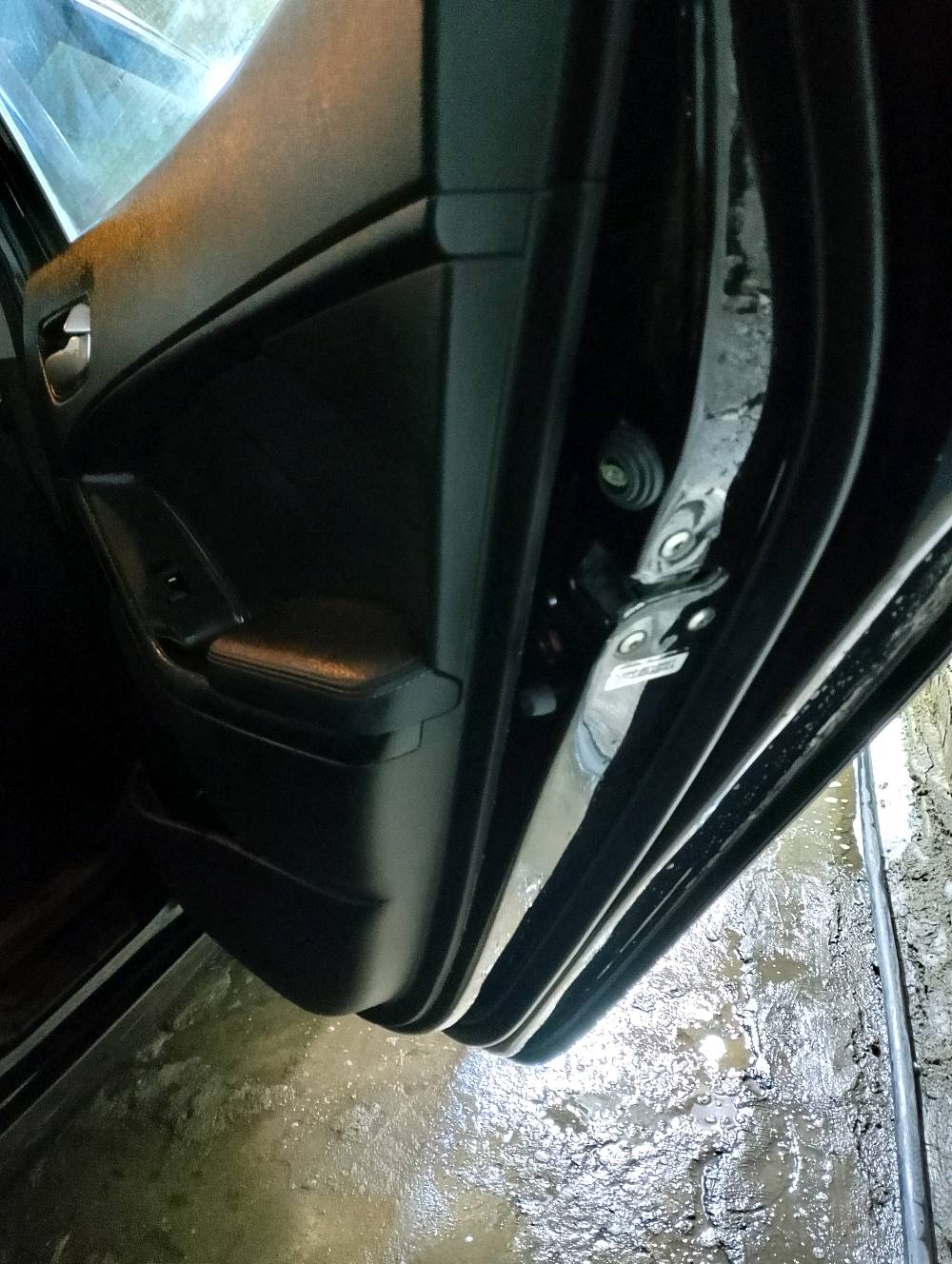 للبيع سيارة كيا، موديل 2018 وارد كندي. السيارة بحالة جيدة مع بعض الكشط الخارجي، موضحة بالصور. المحرك ممتاز وداخليتها نظيفة ومركبة بشكل مريح. الصيانة منتظمة والسعر 130 دولار، مع إمكانية التفاوض.