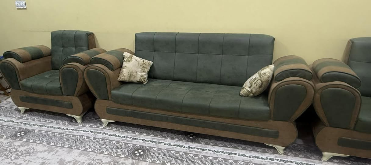 رقم الهاتف واتساب  *********** لبيع مكانة الماجدية العمارة سعر 650 وبي مجال 10 مقاعد 3+3+2+1+1
