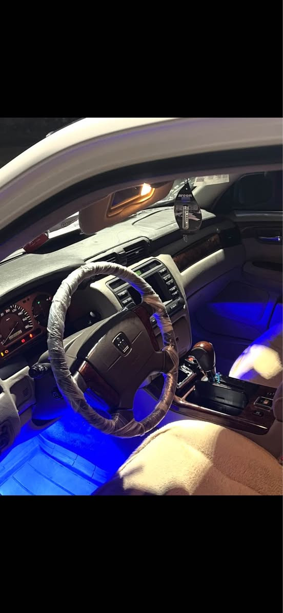 سه ره تا به ناوي خواي گه وره و مهـيره بان 
مه ليكه.
ماشاله ما له كه پا ك ما وه ته وه. 
ده شبول نه جه ف ئارباگ 
٢ دوگمه. تراكشن  
بيده عومي ليدرا و 
ويل حه سيري تا زه م خستؤته. سه ري. 
كامل كه ملايته.  ئا لو گؤر قيستو قه رزم نيه بؤزانياري زياتر *********** كويسينجاك, أربيل
