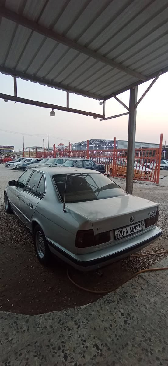 السلام عليكم ورحمه الله وبركاته بي ام للبيع او مراوس موديل ١٩٨٩ حجم 525 اصل كهربائيت حداديه كير مكينه جديد ارقام دولي بيها فقط جاملخ الخلفي بقيه مكفول راعيها يمي بل نجف تحويل مباشر جاهزه السياره مكينه مفتوح 2000 سعرها 45 وبيها شويه اتصل ***********
