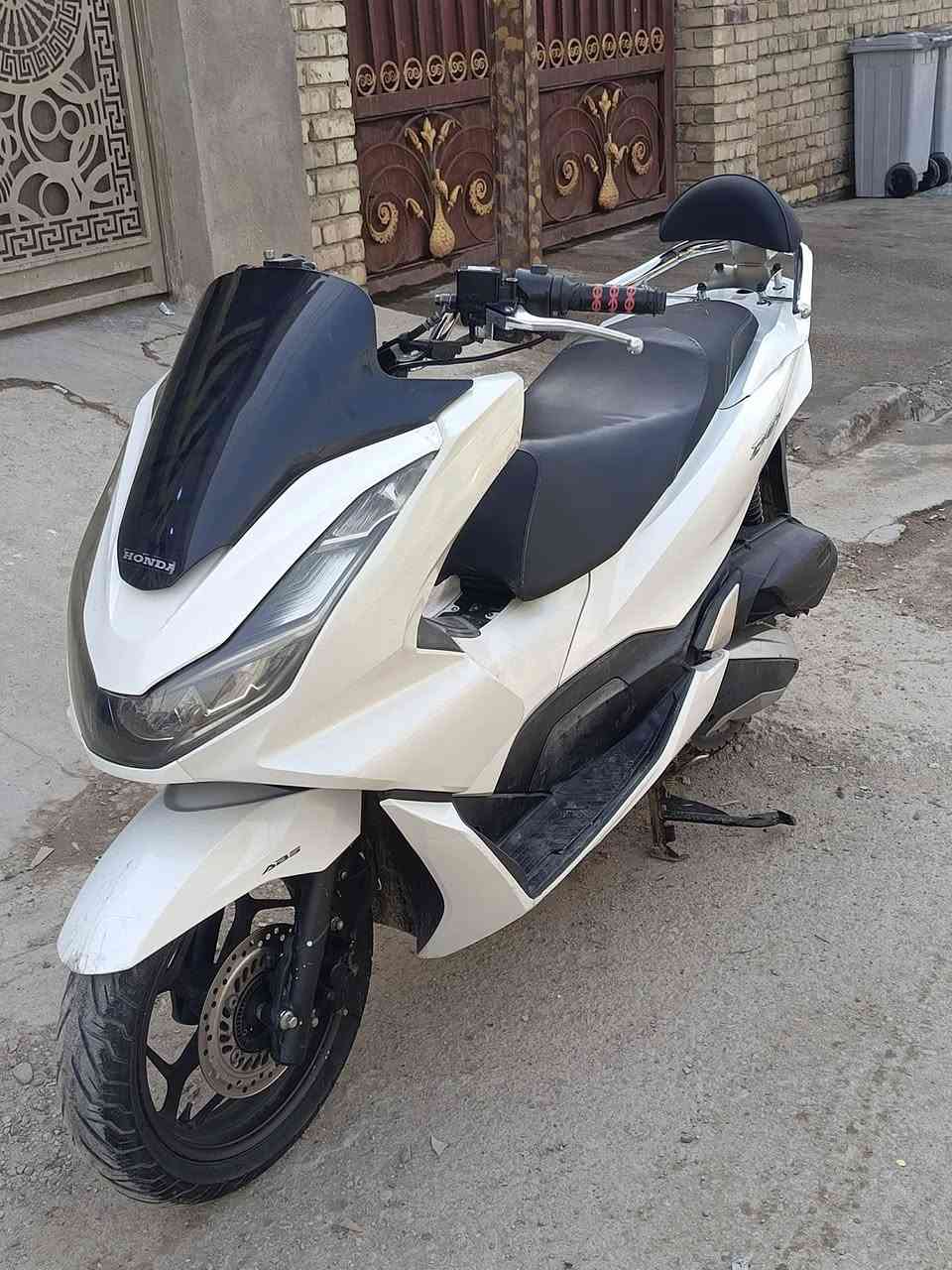 جيل الرابع pcx ياباني محرك 150cc دراجة جديده حيل سعره مليونين وربع وبيه مجال بصيط  العنوان الدورة ***********
