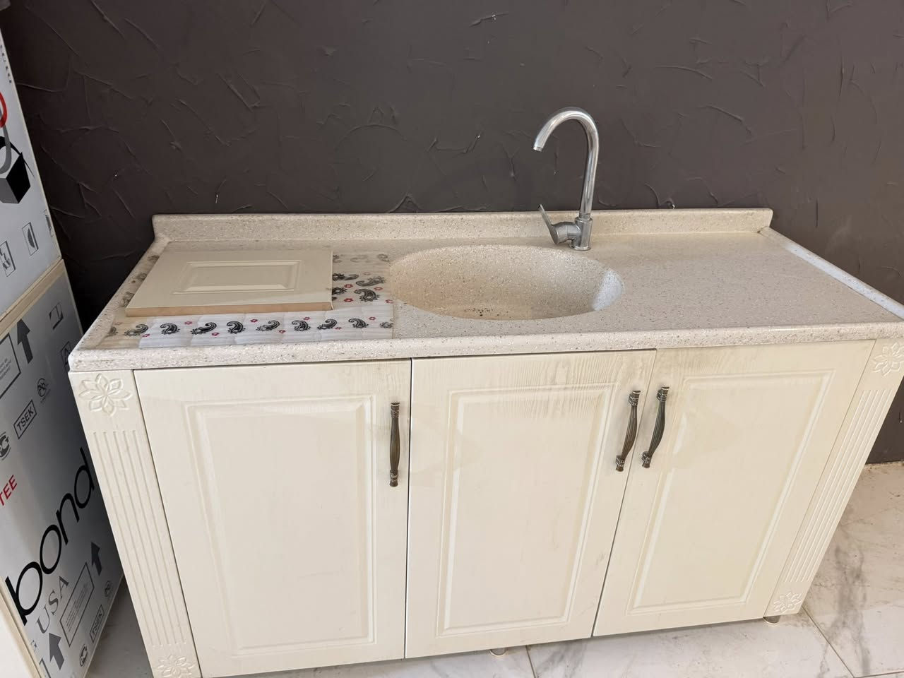 للبيع كاونتر المنيوم ابوابه صاج خشب والسينك مرمر اصلي السعر 500 الف وبي مجال الطول الكاونتر مترين ونص والسينك متر ونص ❤️


**إذا كنت صاحب هذا الإعلان وتريد حذفه لأي سبب، رجاءا أرسل رسالة إلى الدعم الفني**