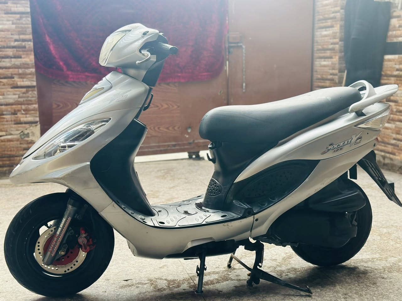 السلام عليكم ورحمة الله وبركاته  دراجه كامكو V2 موديل 2013 فحل نكره سلف وكهربائيات شغاله ومكينه مكفوله السعر 750 الف وبيه مجال للطيبين متواجد خاص واتصال لشراي وبيه خير ويدلل ***********
