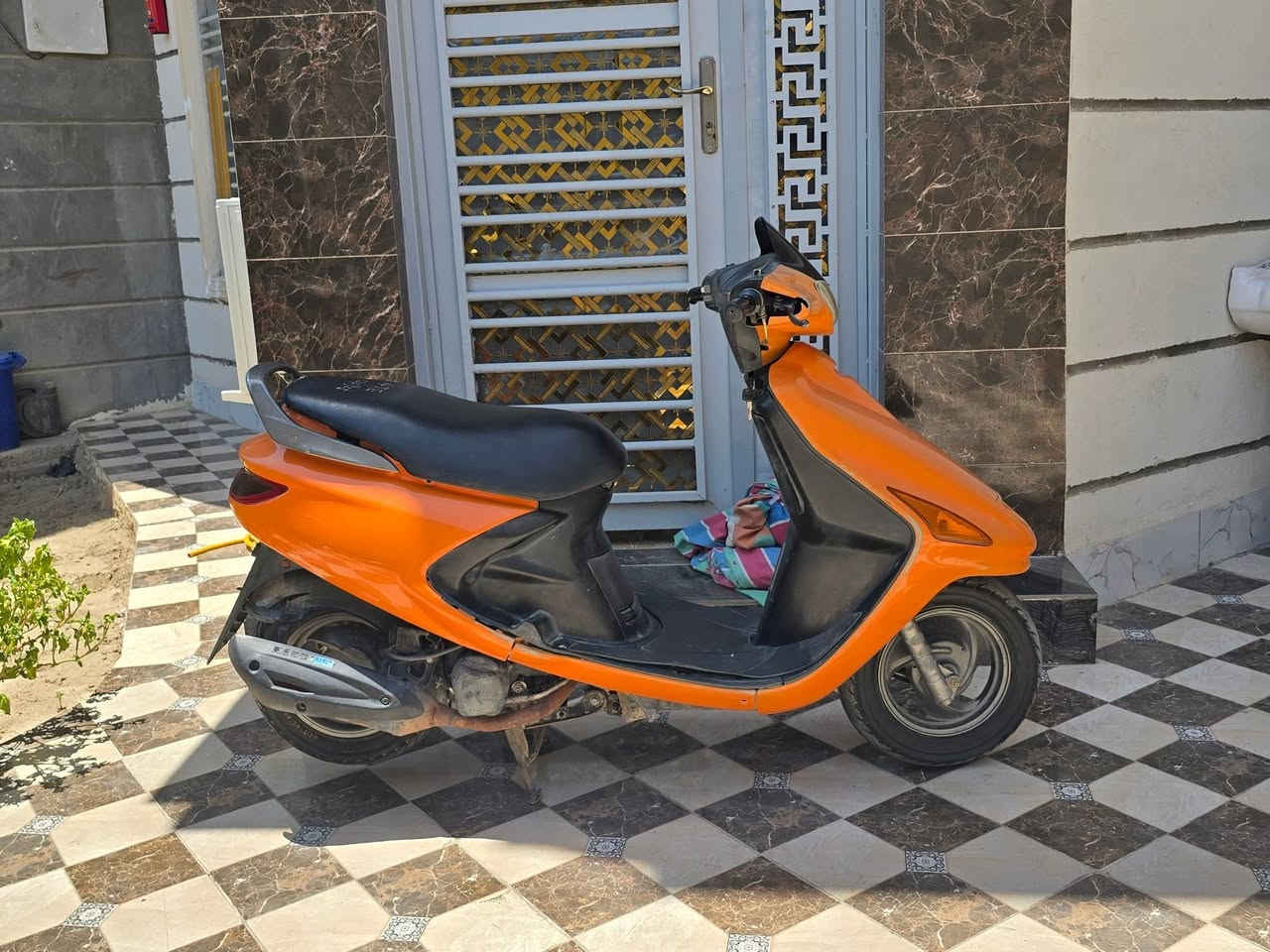 بيع مستعجل اقره منشور زين وشوف صورها وبخدمتك ورجائا موشراي اعبر المنشور ودعيلنه بالرزق والله يرزق الجميع

فراشه فحل وكيلها محمد جرد صارلها 3شهرين من طالعه وصل شراء موجود ختم واحد من الطول للطول مكينه مامفتوحه مكينه خرسه ماتسمع صوته معدل يخبل كيلو متر وبانزين وسلف وهندر وكهربائيات كلها شغاله لايتات زنون  الدراجه جاهزه ماذب عليه ربع مكاني ديوانيه مركز رقمي للتواصل وبي وتساب *********** السعر 585وبيها مجال حك الجيه والجديد معروف اسعارهه
