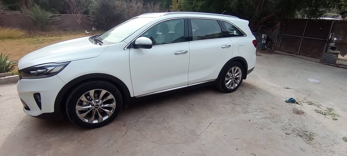 السلام عليكم سورنتو خليجي موديل 2019 
موصفاتهة 
بصمة 
جنطة كهرباء 
بردات خلفية 
سبعة راكب 
كشنات جلد و كهرباء 
ثلاث قطع تبريد 
حساس امامي وخلفي 
تحكم ستيرن جهتين 
انارة ترحيب داخلية وخارجية 
بصمة ابواب 
محرك 6  سلندر بلادي كفالة من فتح وضع شركة 
كير على وضع شركة كفالة من فتح 

السيارة كفالة عامة من صبغ والبارد و الفتح و تبديل 
رقم السيارة بابل  الدولي با اسمي  سيارة على ايدي 

***********
***********
.مكان السياره بابل
