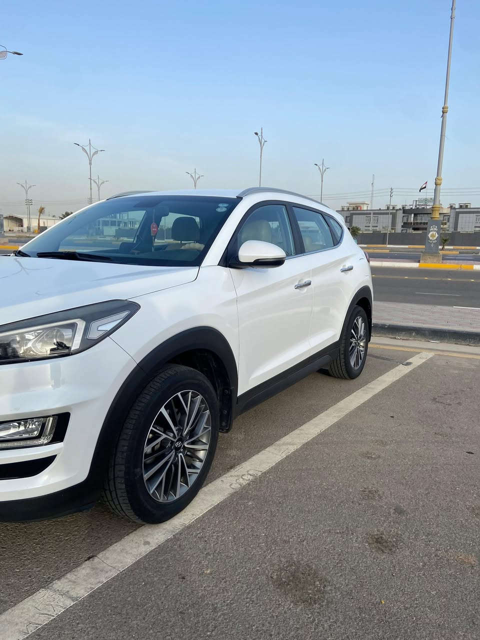 🌹تــحـيــة__طــيـبـــة 🌹

نـــوع السيــــارة : هونداي توسان
المـــــــوديــــــل :  2020
لـون الســـــــيارة : ابيض 
عدد الاسطوانات :   4 سلندر
 محرك              : 2000 دوش
ألــــــــــــــــــوارد : خليجي 
رقــــم اللوحـــــة : اربيل 
السعر 200 وبي مجال قليل
……………………………………………….
الــــضـــرر:- 
1- لا صبغ ولا تبديل
2- كارت بالبونيد اثر كشط غسيل كما موضح بالصور
3-   السياره ليبل واحد بدون صبغ ولا تبديل 🏎—————————————🏎
     …..المـــــــواصـــفــــات…..
1-فول بصمه /بصمه تشغيل/ ابواب / صندوق
2-شاشة كبيرة
3-نضام الخرائط 
4-كامرة خلفية دواره
5-تحكم أستيرن 
6-ثلاث أنظمه للقيادة 
7- دواخل بيجي
8- بوصله
9-ويل كب كروم
١٠- مثبت سرعه
١١- كشافات ضباب
١٢- لايت عالي زنون
____________\_____________
📩للاستفار💌

‏‭‏***********‏‬
سياره موجوده النجف
