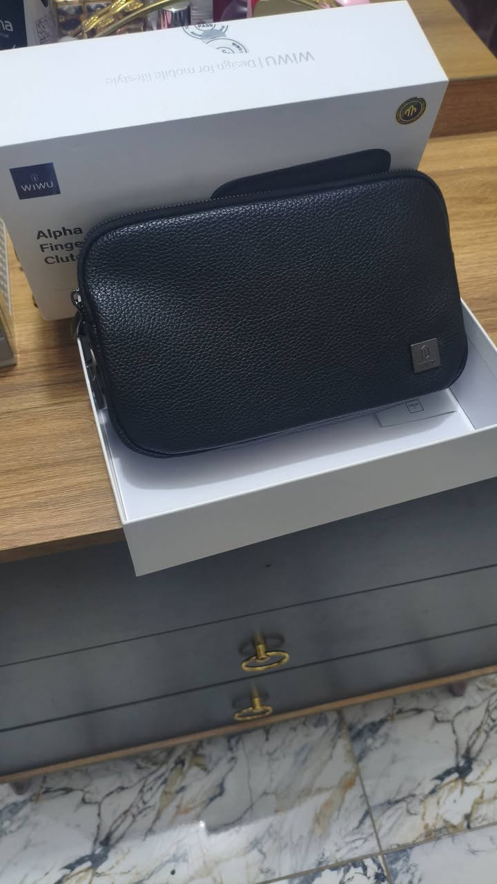 جنطه بصمه جديده مامستعمله ابد للبيع ب 40 الف وبيها مجال كلش قليل مكاني نجف غراضها وياها شاحنتها والريست مالتها وهذا رقمي *********** بي واتساب
