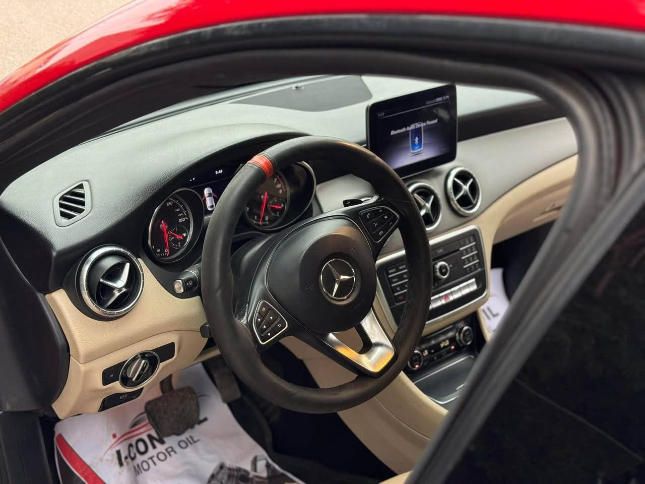 مرسيدس CLA موديـل 2018
وارد امريكي حادث جاملغ سايق مع الباب 
باب مبدل نفس اللون بلادي والجاملغ مصبوغ
ايربالك بردة فقط وصور الحادث مرفقة
داخل اوف وايت
شاشة كبيرة
محرك 2000 بحالة جيدة جداً 
رقم بغداد
مكان السيارة السيدية
سـعر ١٧٠ وبيهه مجال بسيط
*********** بغداد, العراق
