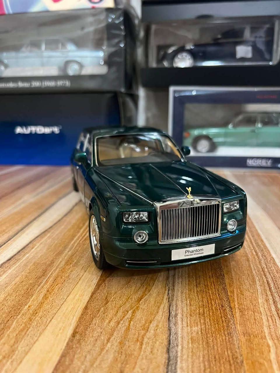 مساء الخير اصدقائي
1/18
Rolls-royce 
Phantomextended wheelbase
Kyosho 
Green
السعر 330$


**إذا كنت صاحب هذا الإعلان وتريد حذفه لأي سبب، رجاءا أرسل رسالة إلى الدعم الفني**