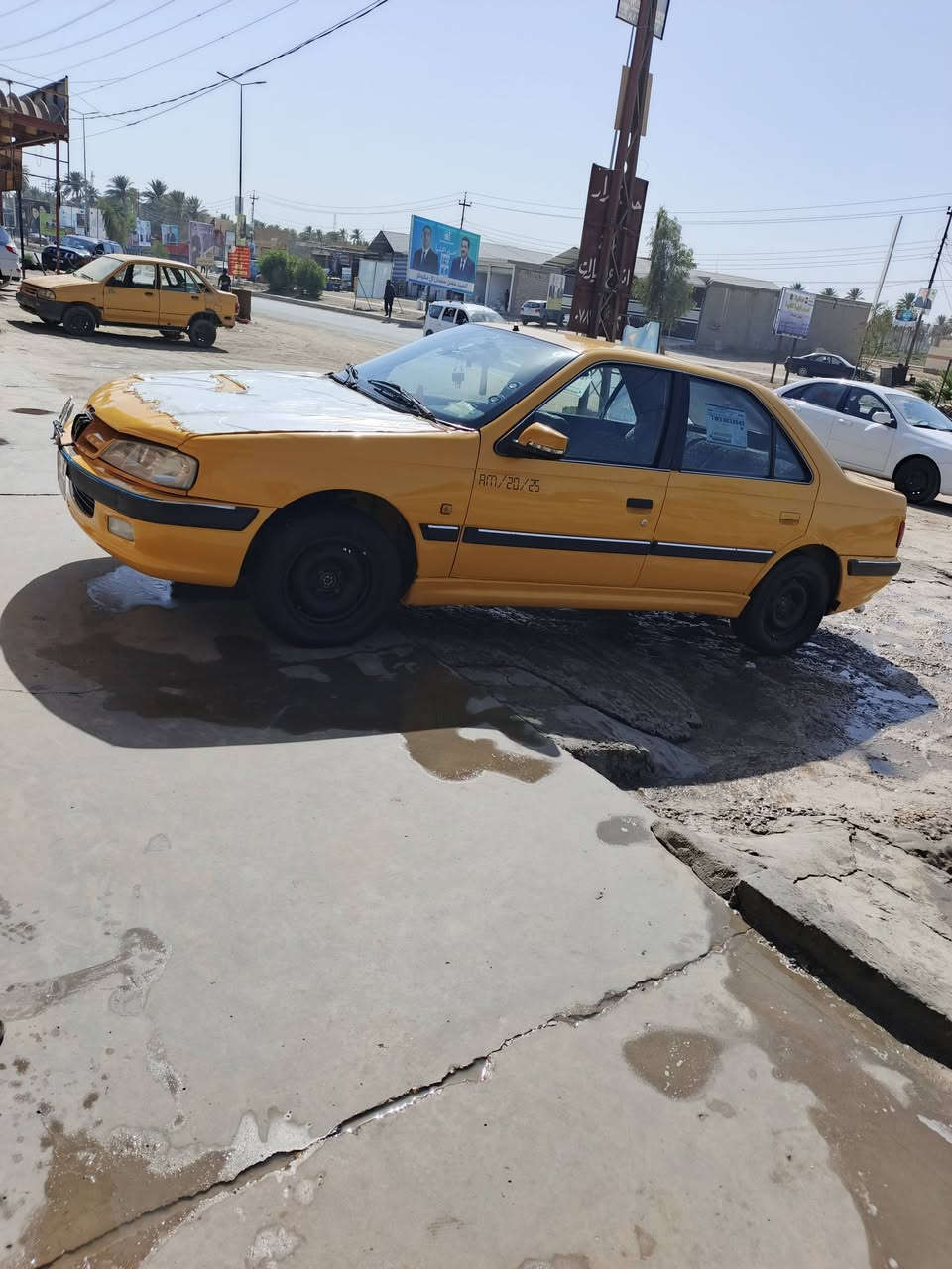 السلام عليكم للبيع بيجو بارص سياره نضيفه ورقم انكليزي السياره بسمي ومكينه وكير وحداديه جدد للستفسار هاذه رقمي ***********
