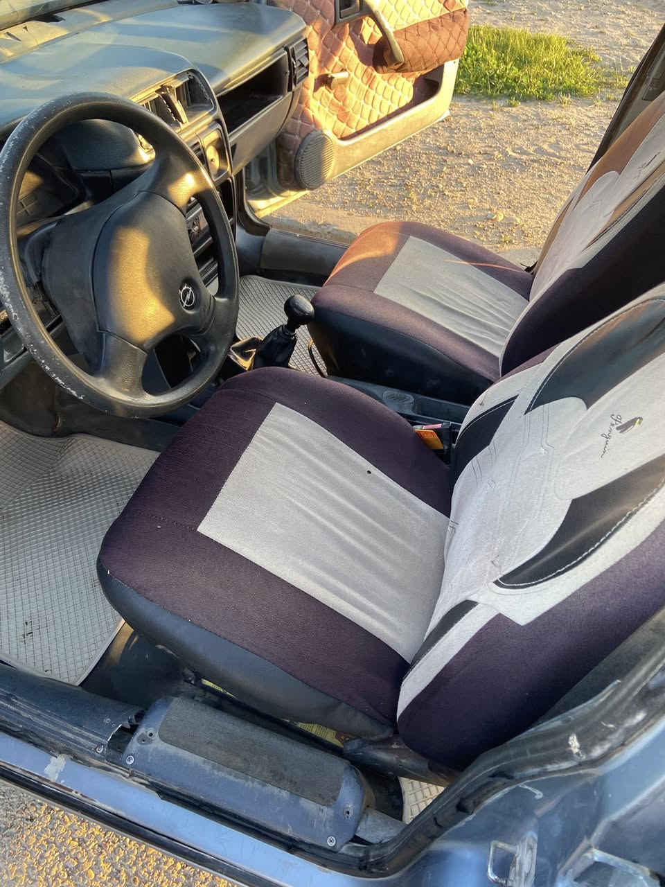 السلام عليكم فكتره 1990 محرك 1800 شرط لاتنقيص لاتبخير محرك فول وكير فول شرط ترايك البصره كهربائيتها كلها شغاله رقم صلاح الدين إنكليزي  تحويل مباشر الهزه جديده موجوده باسمي السعر 35 تجي تشوفه وتبشر ماقصر ويا الشراي لاتخلي سعر بل تعاليق تعال وبيك خير وتدلل *********** 
مكاني صلاح الدين مجمع الدور
