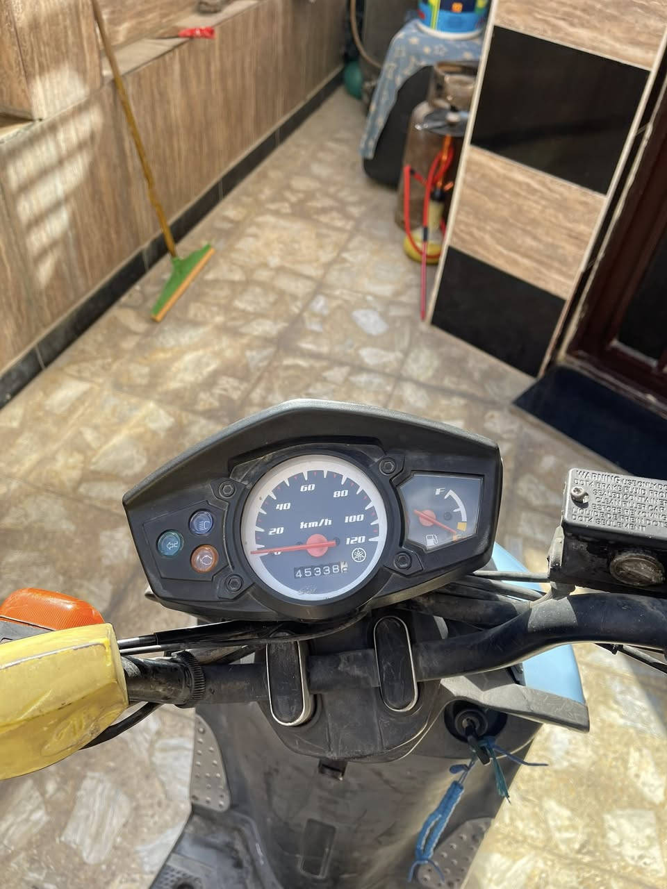 سكنس جبلي للبيع سعر 750وبيها مجال شي قليل  دراجه مكينه كفاله وكشر كدامك مكاني الأمين الثانيه ***********
