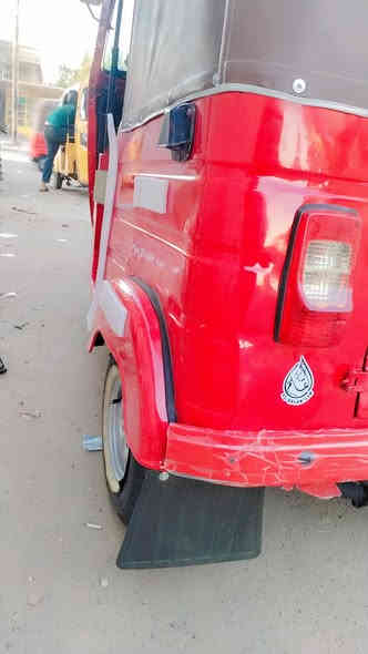 تكتك موديل 18 شهر 11 رقم سنويه نكليزي فقط استلام من المرور تحويل ثاني يوم كشر مصبوغ عام للجماليه ولمعجون فقط دوس معمره مكينه كير كلج اكسل مكفول مكينه مال 20 بيها تخم تاير ابو لحيه بيها كهرباء كامله اي نقص مابيها كبل لشارع ربع مذب عليها تحويل كبل عقد مروري مكاني بغداد الشعلة (*********** واتساب) (السعر 4800 وبيها مجال ) وخاتم الطيبين
