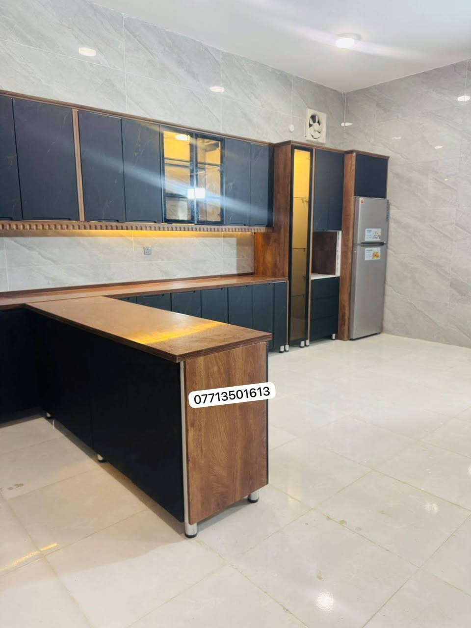 معمل سجاد محمد لل المنيوم عمل كاونترات محجرات ابواب شبابيك حسب رغبة الزبون عنوان الزبيديه شارع السايدين محلات احمدزليزل مقابل مدرسة دارالعلم الأبتدائيه الأهليه رقم الموبايل***********
