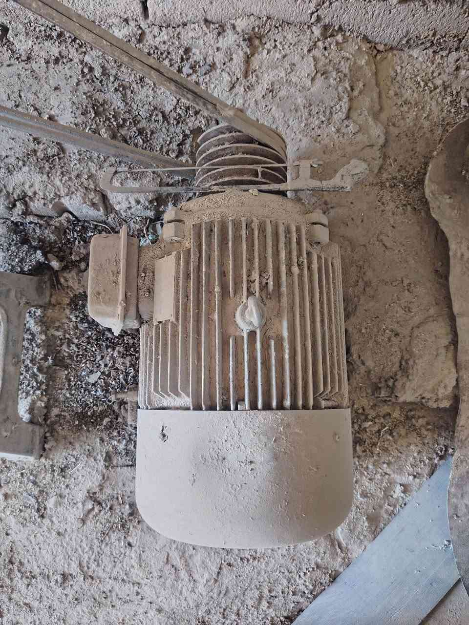 طواحين للبيع حجر وحديد وياهن جاروشه جاهزات للعمل مكان بابل الشوملي استفسار ***********
