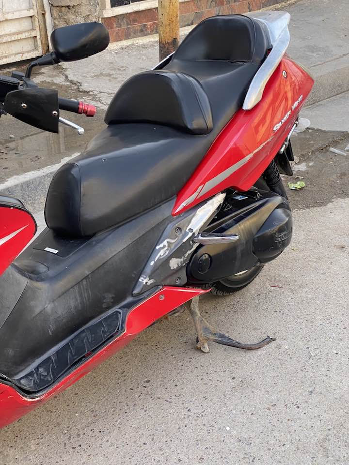 سلفر ونج 400 مكينة وكلجات وكهربائيات  كفالة نظافة الكفر 70 بالمية بانزين كلة محسن دهن موتل مبدل جديد زوج تايرات جدد باتري جديد ادامة كاملة وبيهة سستم سماعات تيربو شادهن ب١٢٥ الف السعر ١٤ وبيهة مجال مكاني بغداد الشعب الثعالبة 
***********
