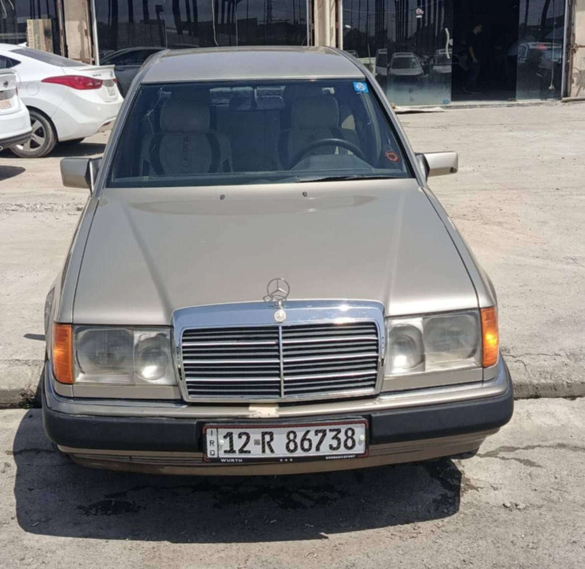 السلام عليكم 
سياره لبيع دب حجم230
موديل1989
مصبوغه جماليه مكفوله من الضرر
السياره كلها بلادي كير ومحرك 
كلشي بيها شغال
سياره بسمي 
لتواصل ع الرقم
***********
