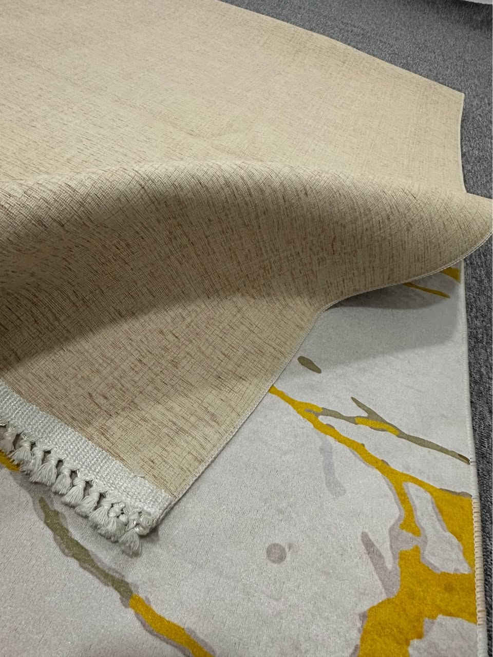 ئەم ئەشیای ناو ماڵەنە بۆ فرۆشتن زۆر تازەو کەم بەکاهاتون
فەرشی ٢x٣ تورکی ژێرلاسیکی ئەسڵی بە هیچ جۆرێک ئاو دانادا ژێری تەواو لاسیکە.
سێتک تەپلەکی چواری زۆر تازە.
مێزی ئیکیا ، هی ناوەراسی میوانە ( ٩٠ سانتم درێژی ٥٥ سانتیم پانی).
مێزی تەلەفیزۆن ( ١٤٠ سانتیم دێژی ٣٥ سانتیم پانی).
ژ.ت *********** السليمانية, العراق
