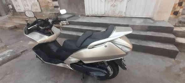 السلام عليكم من رخصه صاحب الكروب 
دراجه سلفر ونج شكل بقلاوه دراجه نضيفه شوفت عينك 
مكينه ناعمه
كلجات يخبلن 
ماكو حماوه
ادامه كامله قبل سبوع 
ترايك اللبصره دراجه كلش حلوه وناعمه 
السعر (مليونين وربع )بيها مجال حك الجيه
تجي وبيك خير وتدلل رقم الهاتف(*********** عنوان بغداد تقاطع درويش
