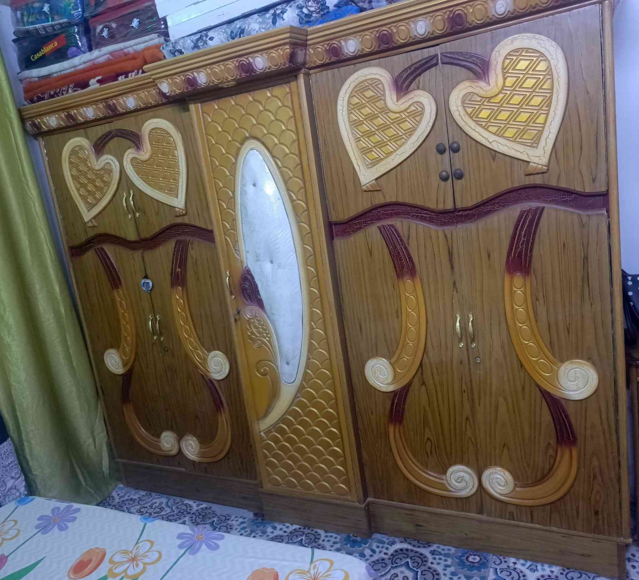 سلام عليكم غرفة نوم مستعمله جديده للبيع ٤٠٠ بيها مجال بصيط للشراي مكاني كربلاء الحر تصال ***********
