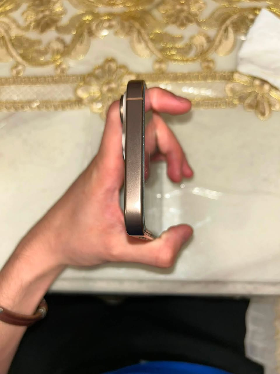 ايفون 16 برو ماكس فول نضافه بطاريه 92 مشحون 400 مره حته كارتوته موجوده سعره 1350 وبي مجال عنواني بغداد الجديده ***********
