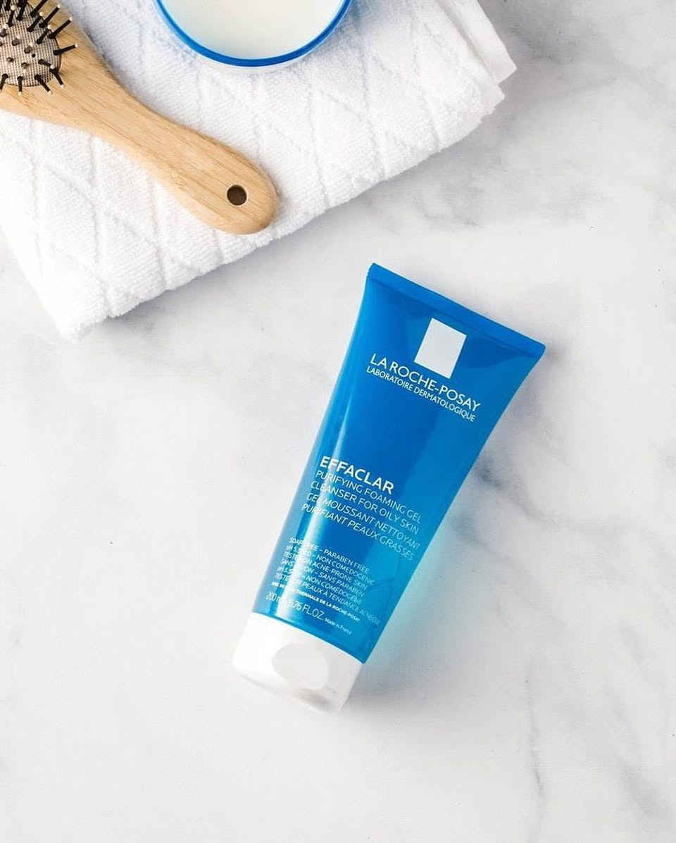 غسول من لاروش الفرنسي 🇨🇵
‏LA ROCHE-POSAY -EFFACLAR
✅ الفوائد الرئيسية :
✔️-غسول مناسب لكل انواع البشرة
✔️-ينظف البشرة دون أن يعرضها للجفاف
✔️-يرطب البشرة بعمق
✔️-يعطي البشرة المزيد من النضارة
✔️-يقضي على البقع الناتجة عن حب الشباب
✔️-يزيل الزيوت السطحية والبكتيريا المسببة لحب الشباب
✔️-يعطي البشرة تنظيفًا أعمق
✔️-خالي من الصابون والبارابين وتم اختباره على جميع انواع البشرة
✔️-يعمل على تقليل ظهور المسام وتوحيد لون البشرة
✔️-يتميز بأن رائحته محايدة وتترك البشرة ناعمة ونضرة
✔️-ازالة الرؤوس السوداء من الوجه والأنف 

الاصلي المنشأ فرنسا 🇫🇷💯
سعر الدرزن ٧٠  الف 
يوجد لدينا توصيل الجميع محافظات العراق✔️


**إذا كنت صاحب هذا الإعلان وتريد حذفه لأي سبب، رجاءا أرسل رسالة إلى الدعم الفني**